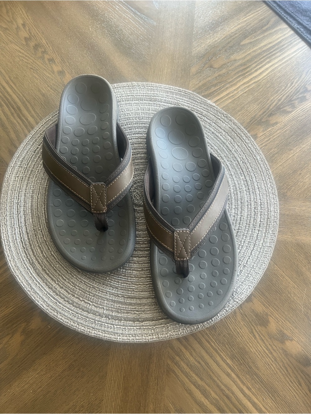 Vionic Flip Flop with Brown Straps